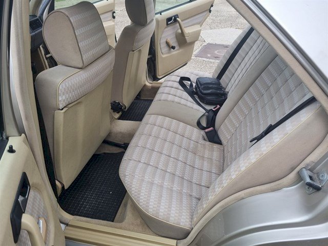 MERCEDES 190 2.5 D