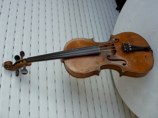 ANTONIUS STRADIUARIUS CREMONENFIS FACIEBAT ANNO 1