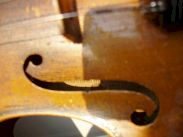 ANTONIUS STRADIUARIUS CREMONENFIS FACIEBAT ANNO 1