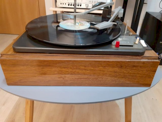 GARRARD MODEL 2000