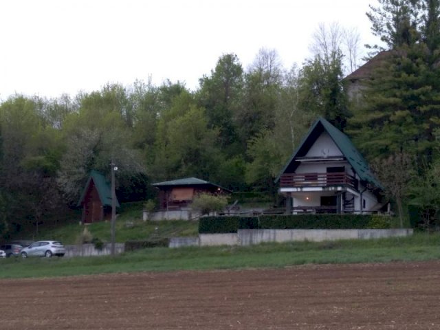 MREŽNICA ZVEČAJ VIKENDICA + 2 OBJEKTA