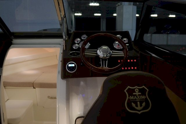 MAXIM BOATS 770