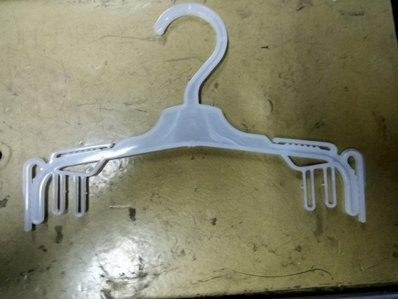 Alat za  izradu vješalica