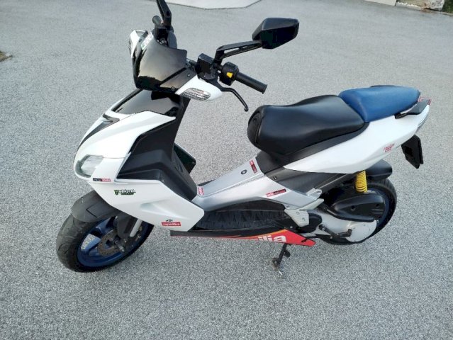 Aprilia Sr50r 49 cm3, 2006 god.