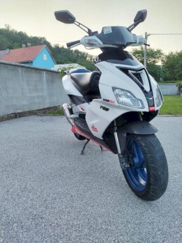 Aprilia Sr50r 49 cm3, 2006 god.