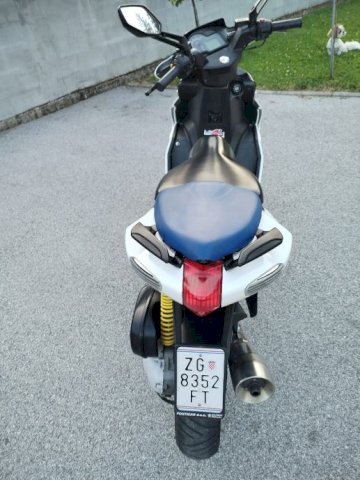 Aprilia Sr50r 49 cm3, 2006 god.
