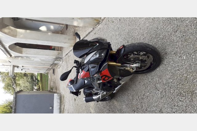 Aprilia Tuono V4R
