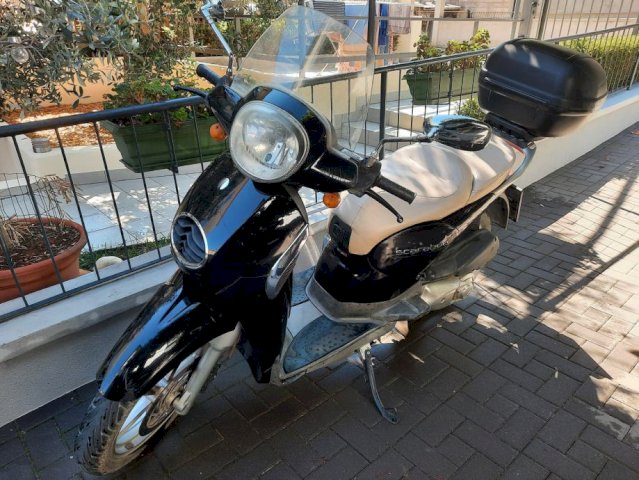 Aprilia scarebeo 200 cm3, 2014 god.