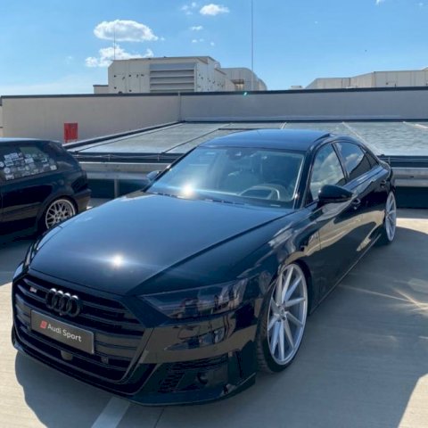 Audi A8L EXCLUSIVE