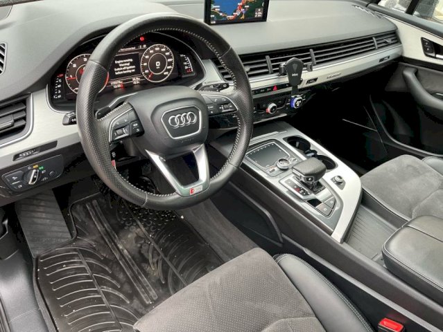 Audi Q7 3,0 V6 TDI 3xS line ,60.000 km