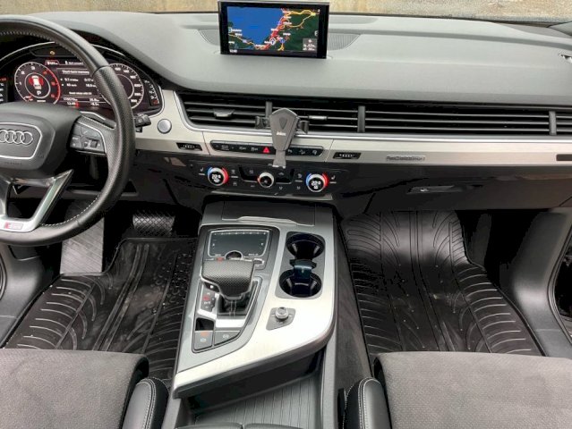 Audi Q7 3,0 V6 TDI 3xS line ,60.000 km