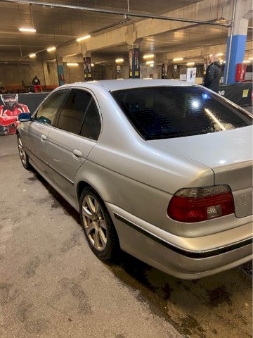 BMW 525