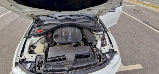 BMW serija 3 318 d ful sacuvan kao nov 2014 god