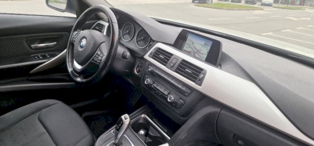BMW serija 3 320d automatik 135 kv Reg 1 godinu