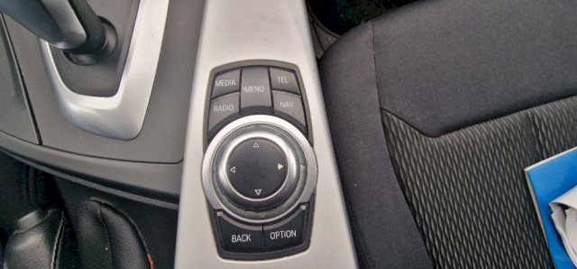 BMW serija 3 320d automatik 135 kv Reg 1 godinu