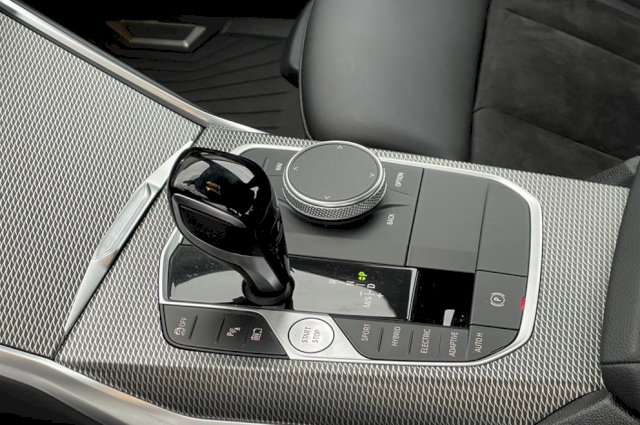 BMW serija 3 330e M paket 292ks nov