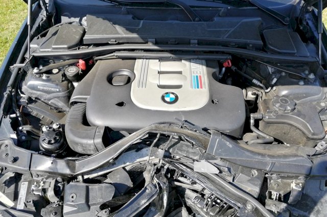 BMW serija 3 330xd karambol