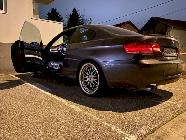 BMW serija 3 Coupe 330i