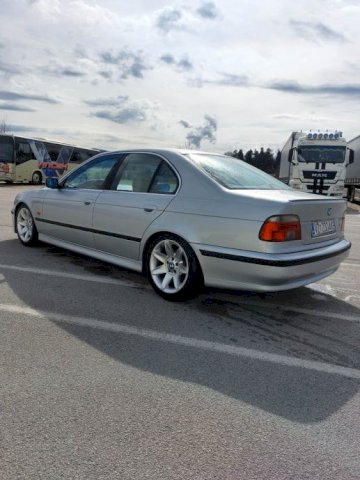 BMW serija 5 528i