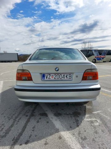 BMW serija 5 528i
