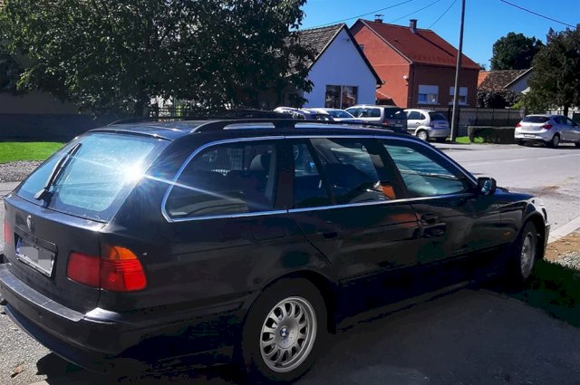 BMW serija 5 Touring 520d 2001godina