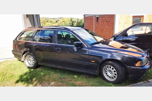 BMW serija 5 Touring 520d 2001godina