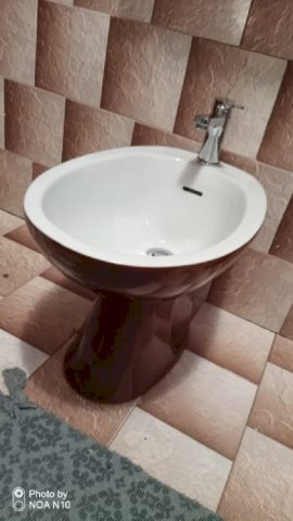 Bide, ispravan, s pipom, smeđi