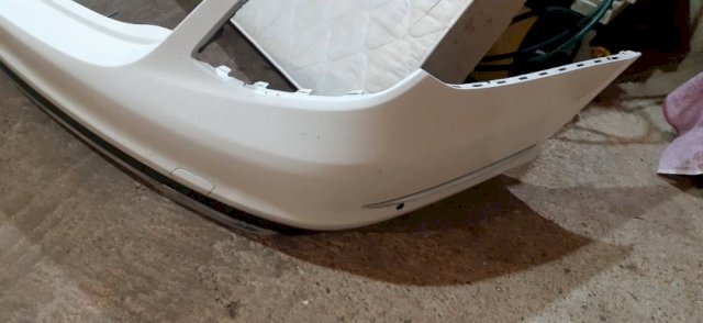 Branik mercedes C- klasa w205 DOSTUPNO ODMAH