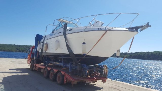 Chris-Craft gliser s Volvo Pentom KAD 44 260 KS