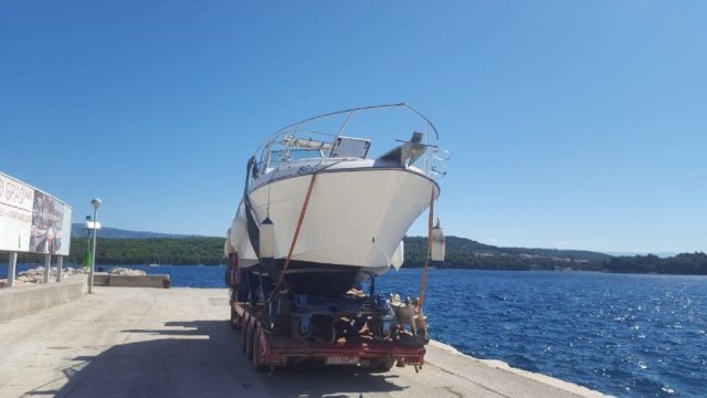 Chris-Craft gliser s Volvo Pentom KAD 44 260 KS