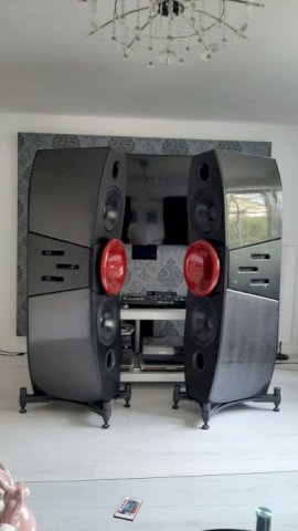 Dachorn Kron aktivni zvučnici