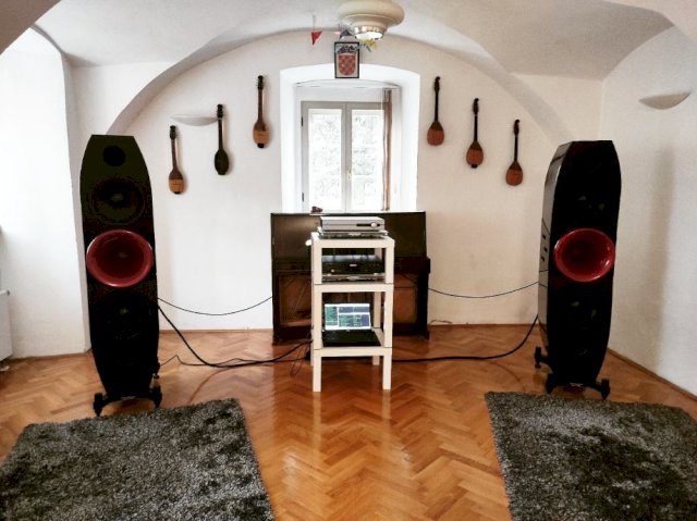 Dachorn Kron aktivni zvučnici