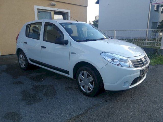 Dacia Sandero 1,2, registriran godinu dana,
