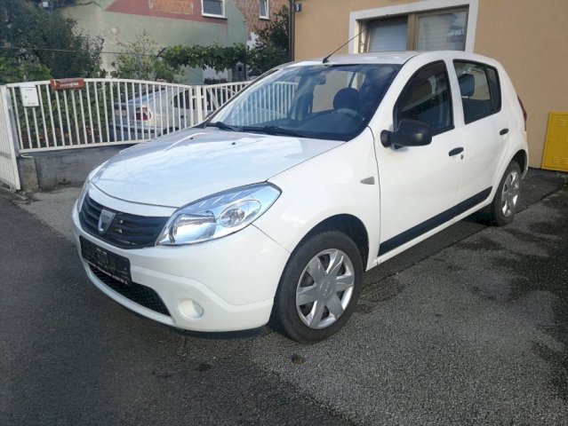 Dacia Sandero 1,2, registriran godinu dana,