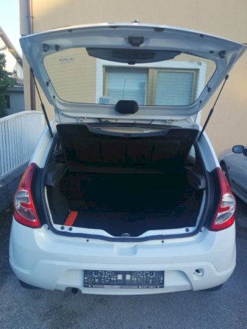 Dacia Sandero 1,2, registriran godinu dana,