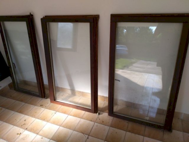 Drvena stolarija, 3 prozorska krila, 1 kup. prozo