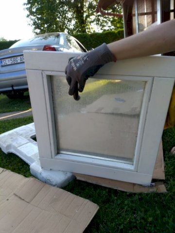 Drvena stolarija, 3 prozorska krila, 1 kup. prozo