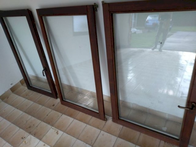 Drvena stolarija, 3 prozorska krila, 1 kup. prozo