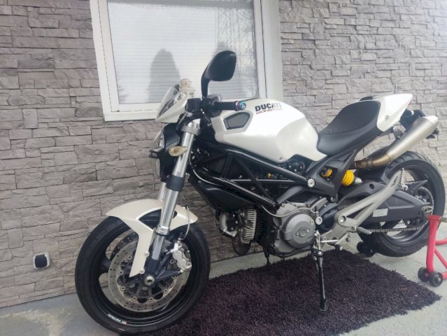 Ducati Monster 696 696 cm3, 2009 god.