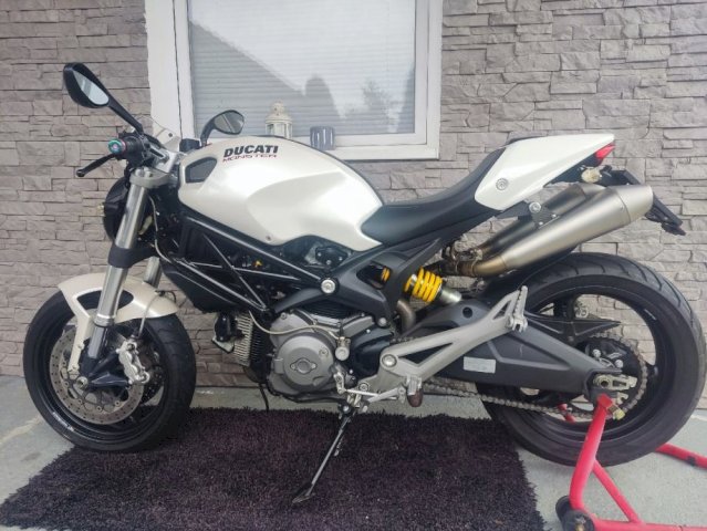 Ducati Monster 696 696 cm3, 2009 god.