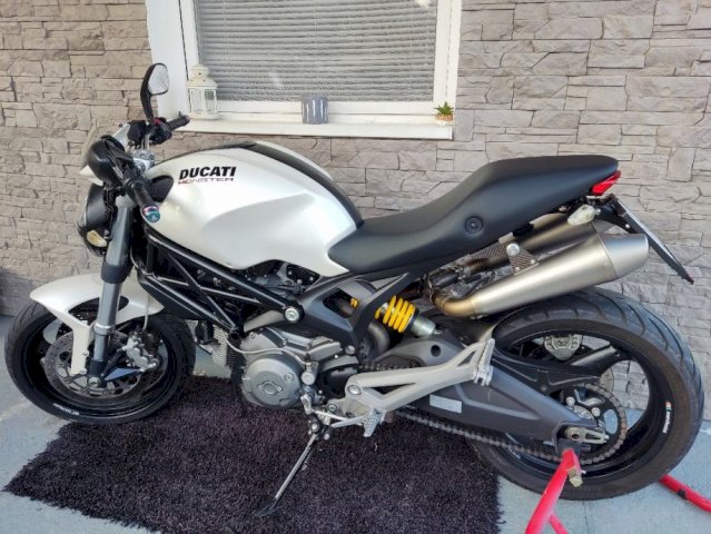 Ducati Monster 696 696 cm3, 2009 god.