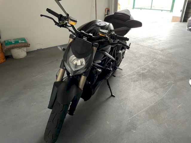 Ducati STREETFIGHTRE 848 849 cm3, 2014 god.