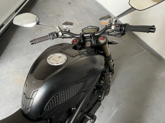 Ducati STREETFIGHTRE 848 849 cm3, 2014 god.
