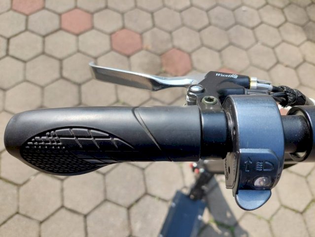 Električni romobil - samo 230km + dijelovi