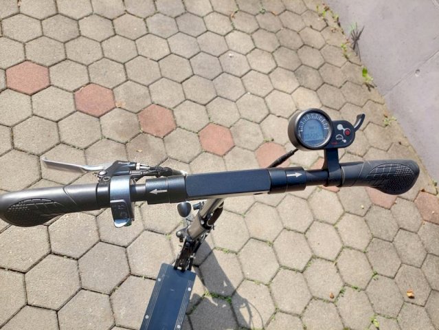 Električni romobil - samo 230km + dijelovi