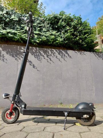 Električni romobil - samo 230km + dijelovi