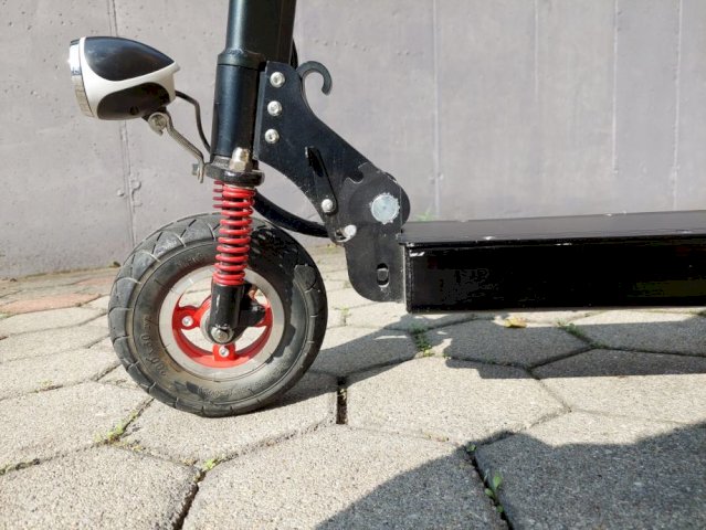 Električni romobil - samo 230km + dijelovi