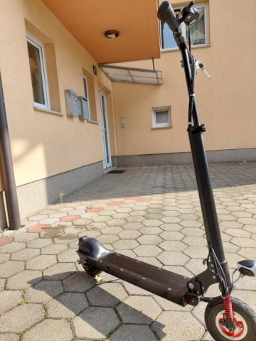 Električni romobil - samo 230km + dijelovi