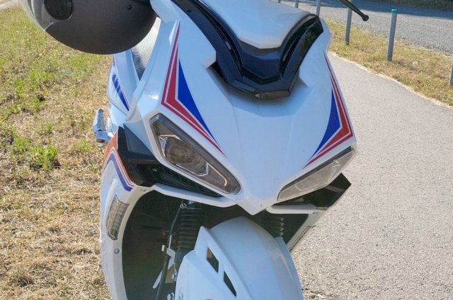 Električni skuter F-11 3000W Bosch motor 49 cm3