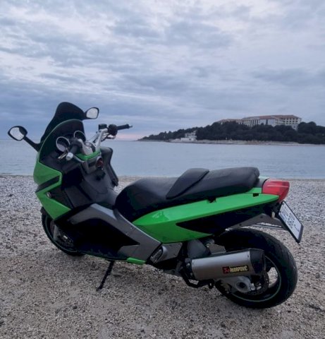 Gilera GP800 839 cm3, 2008 god.